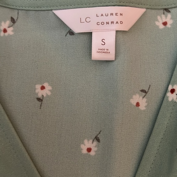 Spring/Summer Coquette wrap dress with white flowers. - Picture 4 of 5